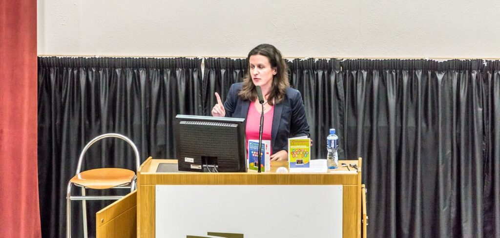 E-Commerce Ireland Meetup November 2013 - Chloe Thomas is an Online Marketer and the Author of E-Com
